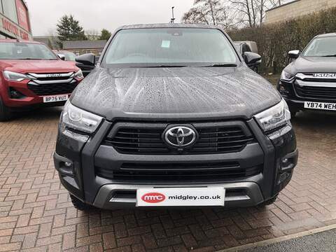 Toyota Hilux, 2.8 D-4D-h Invincible X Pickup 4dr Diesel Hybrid Auto 4WD Euro 6 (204 ps)