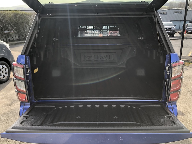 Isuzu 1.9 TD V-Cross Commercial Pickup 4dr Diesel Auto 4WD Euro 6 (s/s) (164 ps)