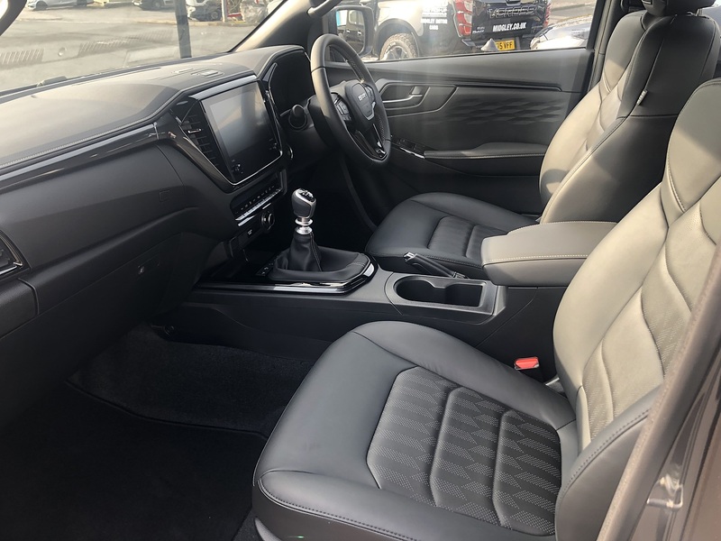 Isuzu 1.9 TD V-Cross Pickup Double Cab 4dr Diesel Manual 4WD Euro 6 (s/s) (164 ps)