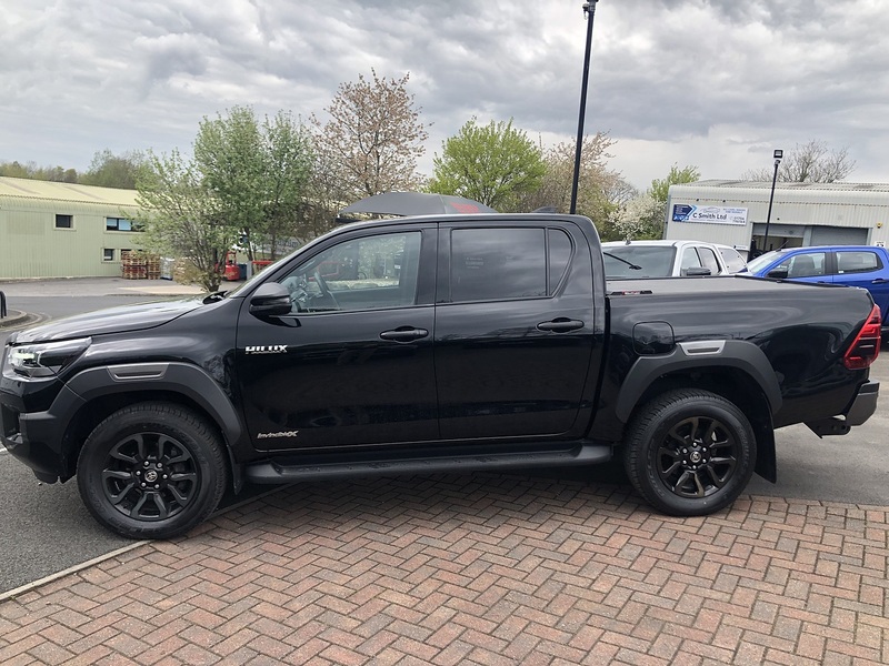 Toyota 2.8 D-4D Invincible X Double Pickup Double Cab 4dr Diesel Auto 4WD Euro 6 (s/s) (204 ps)