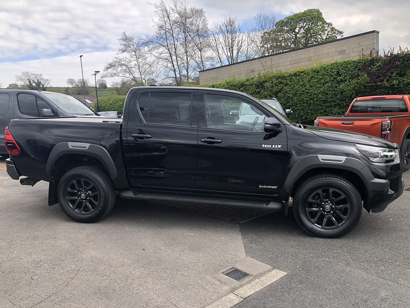 Toyota 2.8 D-4D Invincible X Double Pickup Double Cab 4dr Diesel Auto 4WD Euro 6 (s/s) (204 ps)