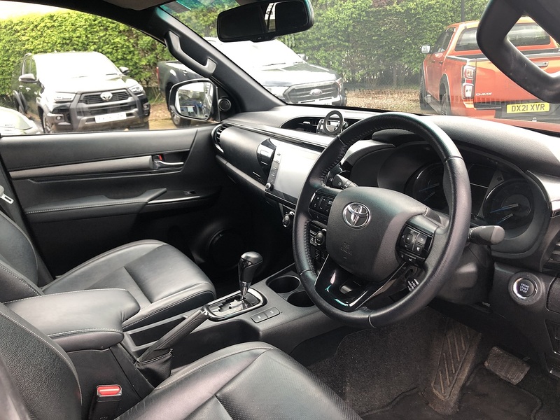 Toyota 2.8 D-4D Invincible X Double Pickup Double Cab 4dr Diesel Auto 4WD Euro 6 (s/s) (204 ps)