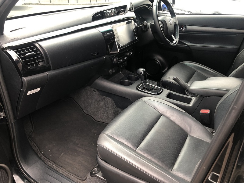 Toyota 2.8 D-4D Invincible X Double Pickup Double Cab 4dr Diesel Auto 4WD Euro 6 (s/s) (204 ps)