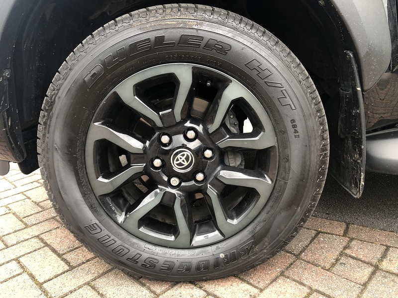 Toyota 2.8 D-4D Invincible X Double Pickup Double Cab 4dr Diesel Auto 4WD Euro 6 (s/s) (204 ps)