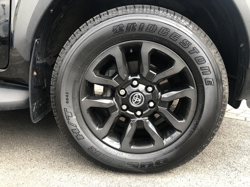 Toyota 2.8 D-4D Invincible X Double Pickup Double Cab 4dr Diesel Auto 4WD Euro 6 (s/s) (204 ps)