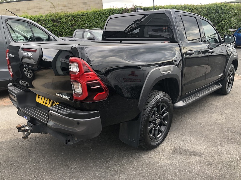 Toyota 2.8 D-4D Invincible X Double Pickup Double Cab 4dr Diesel Auto 4WD Euro 6 (s/s) (204 ps)