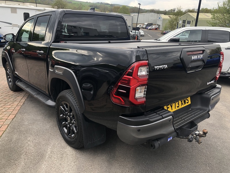Toyota 2.8 D-4D Invincible X Double Pickup Double Cab 4dr Diesel Auto 4WD Euro 6 (s/s) (204 ps)
