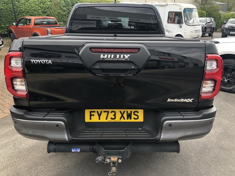 Toyota 2.8 D-4D Invincible X Double Pickup Double Cab 4dr Diesel Auto 4WD Euro 6 (s/s) (204 ps)