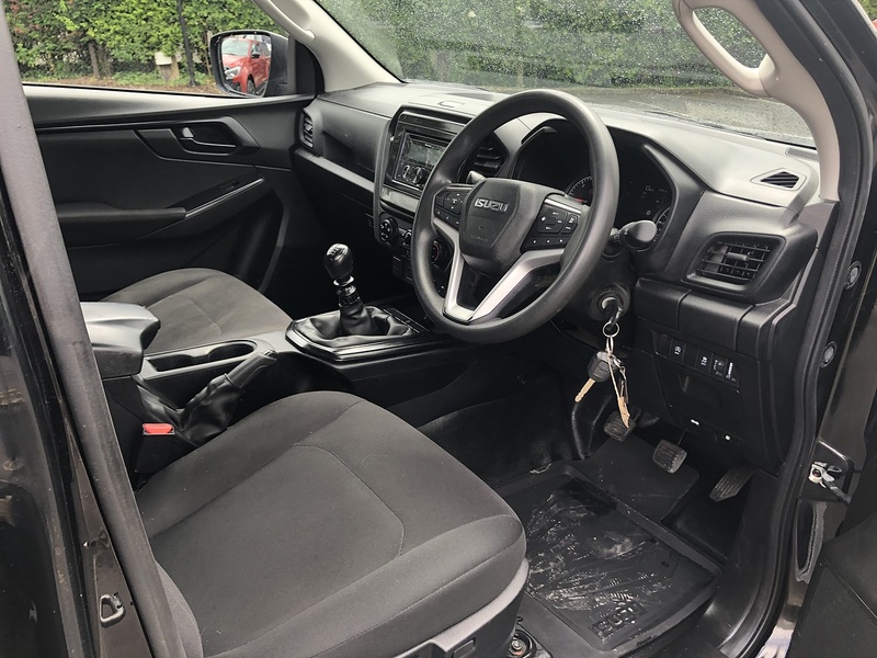 Isuzu Utility Dcb Pick Up 1.9 Manual Diesel