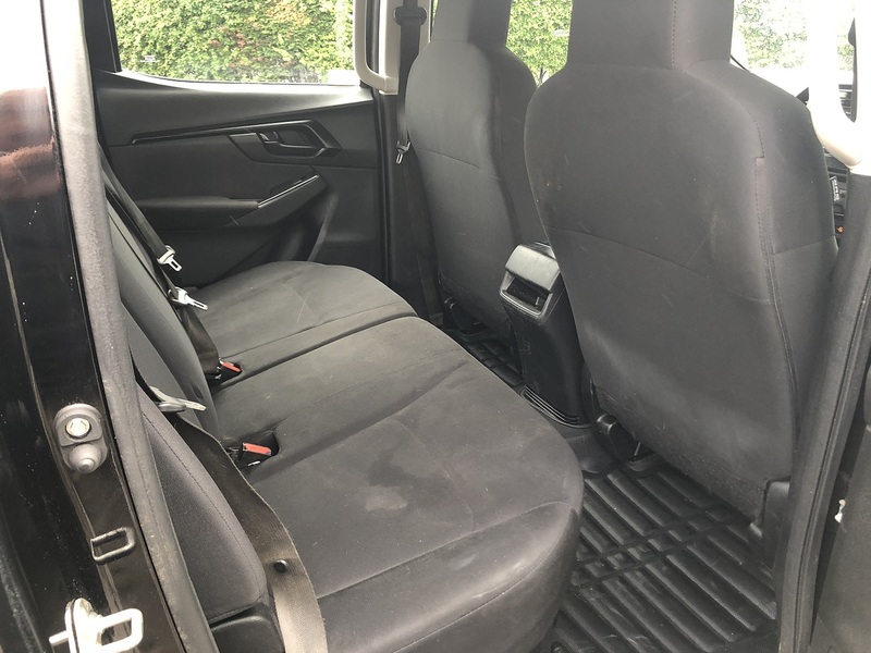 Isuzu Utility Dcb Pick Up 1.9 Manual Diesel