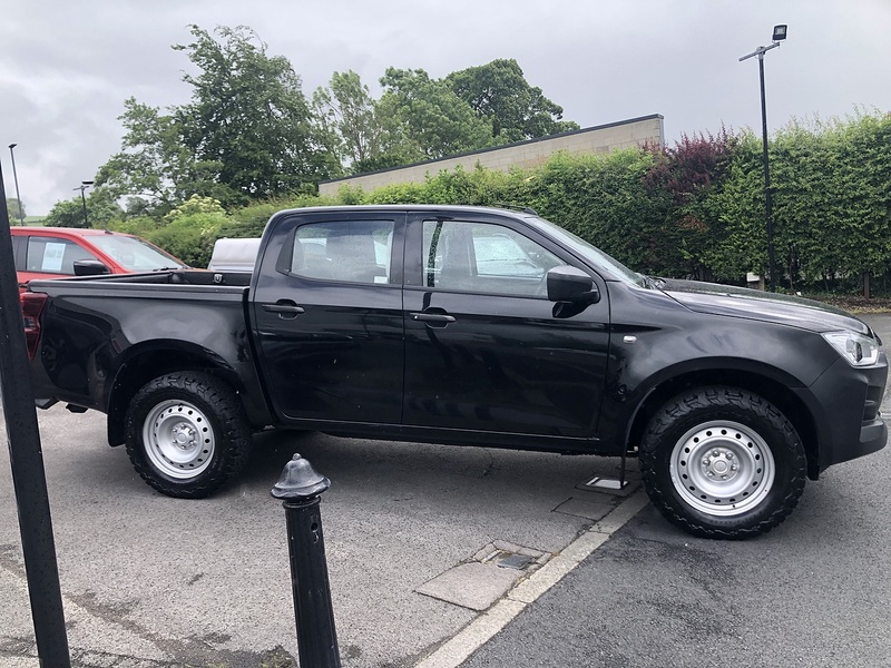 Isuzu Utility Dcb Pick Up 1.9 Manual Diesel