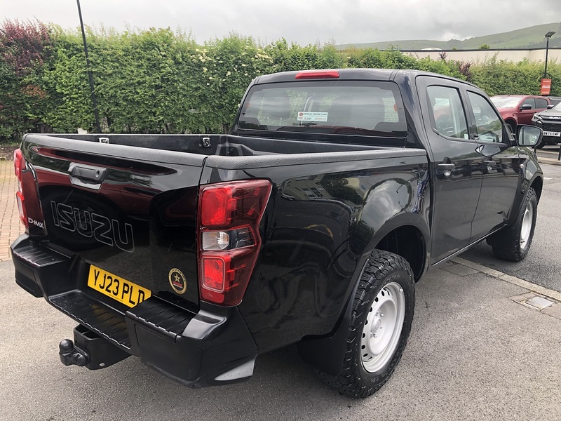 Isuzu Utility Dcb Pick Up 1.9 Manual Diesel