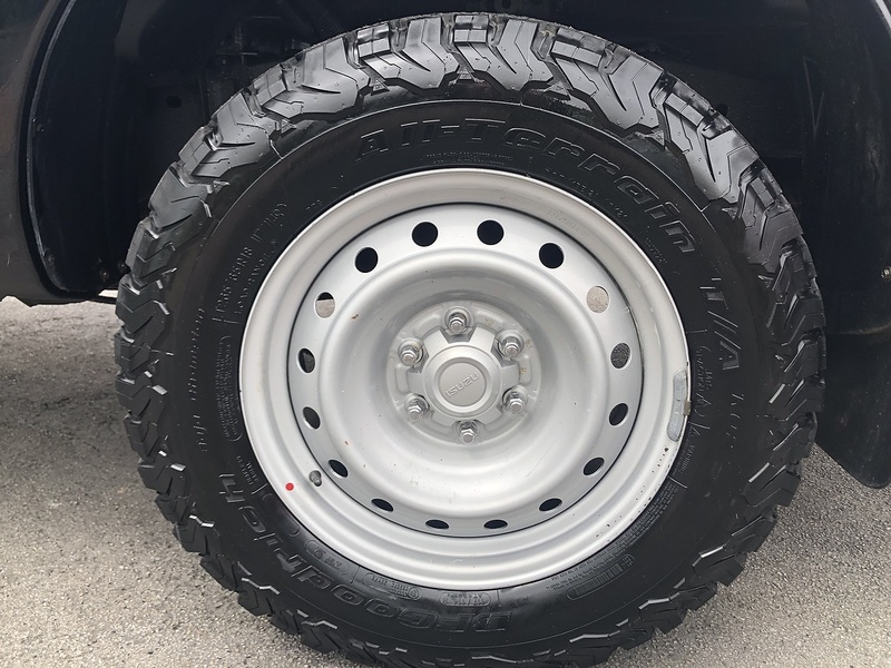 Isuzu Utility Dcb Pick Up 1.9 Manual Diesel