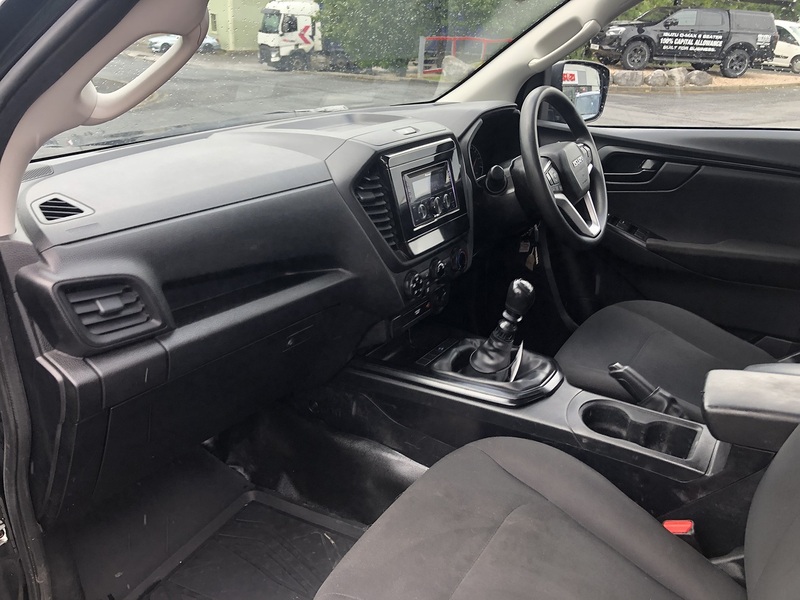 Isuzu Utility Dcb Pick Up 1.9 Manual Diesel