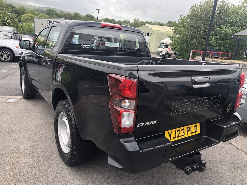 Isuzu Utility Dcb Pick Up 1.9 Manual Diesel
