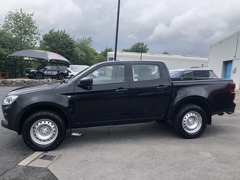 Isuzu Utility Dcb Pick Up 1.9 Manual Diesel