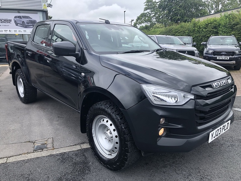 Isuzu Utility Dcb Pick Up 1.9 Manual Diesel