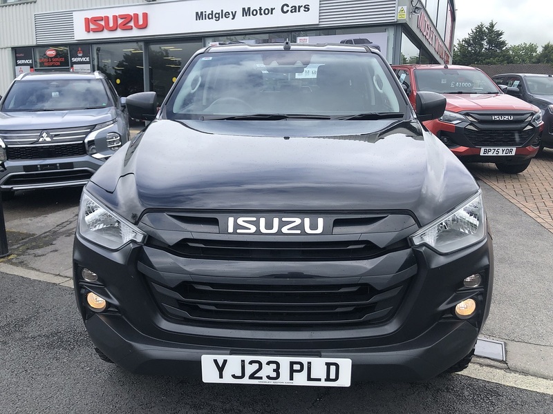 Isuzu Utility Dcb Pick Up 1.9 Manual Diesel
