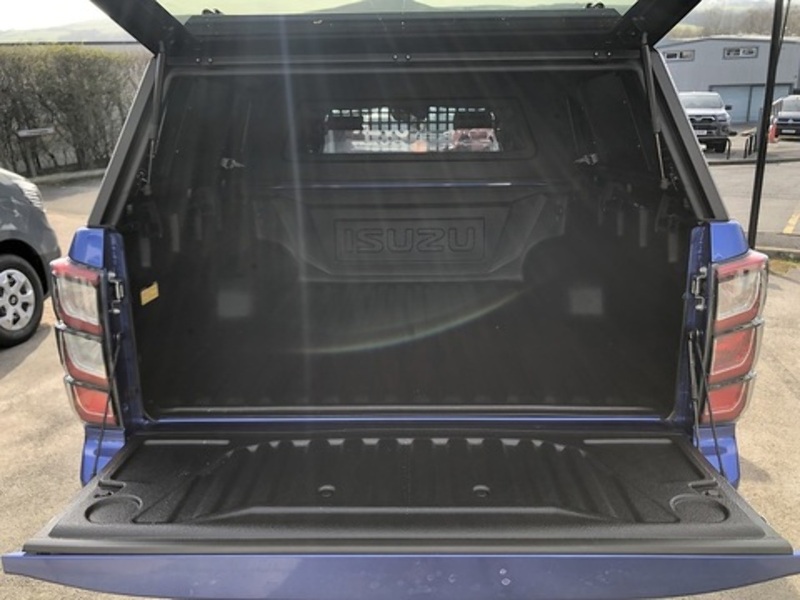 Isuzu 1.9 TD V-Cross Commercial Pickup 4dr Diesel Auto 4WD Euro 6 (s/s) (164 ps)