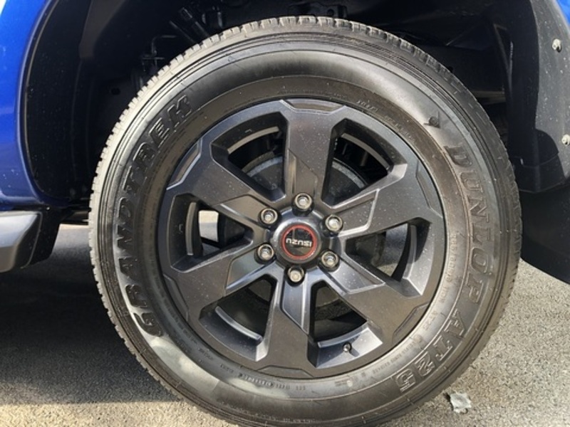 Isuzu 1.9 TD V-Cross Commercial Pickup 4dr Diesel Auto 4WD Euro 6 (s/s) (164 ps)