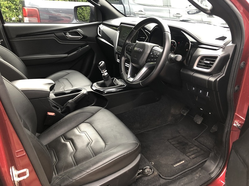 Isuzu 1.9 TD V-Cross Pickup Double Cab 4dr Diesel Manual 4WD Euro 6 (s/s) (164 ps)