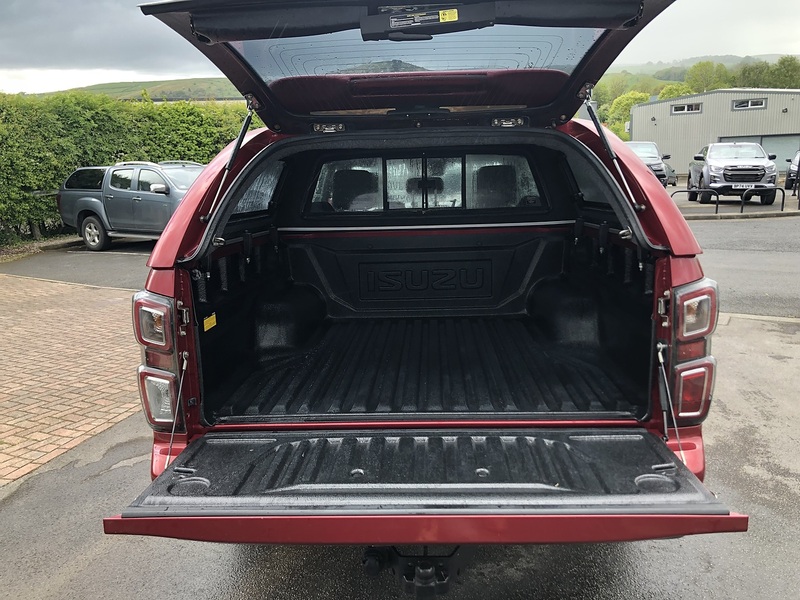 Isuzu 1.9 TD V-Cross Pickup Double Cab 4dr Diesel Manual 4WD Euro 6 (s/s) (164 ps)