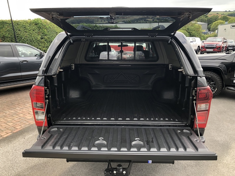 Isuzu TD Yukon Pickup 2.5 Manual Diesel