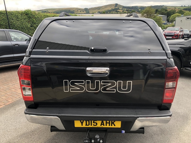 Isuzu TD Yukon Pickup 2.5 Manual Diesel