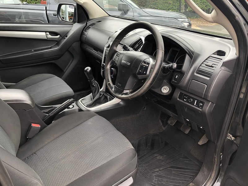 Isuzu TD Yukon Pickup 2.5 Manual Diesel