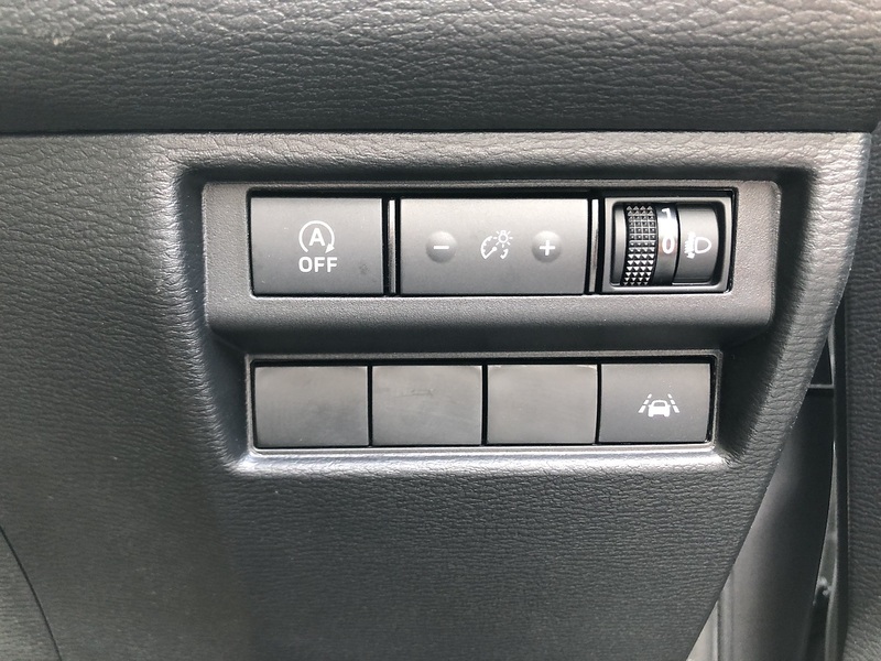 Mitsubishi Titan Pickup 2.4 Automatic Diesel