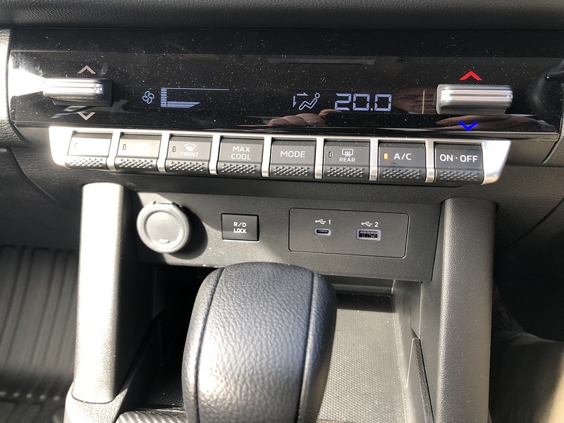 Mitsubishi Titan Pickup 2.4 Automatic Diesel
