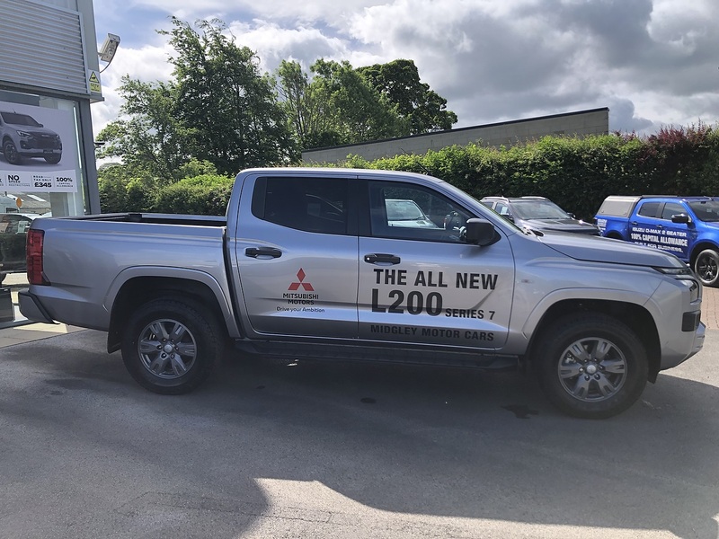 Mitsubishi Titan Pickup 2.4 Automatic Diesel