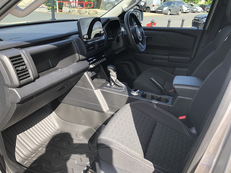 Mitsubishi Titan Pickup 2.4 Automatic Diesel