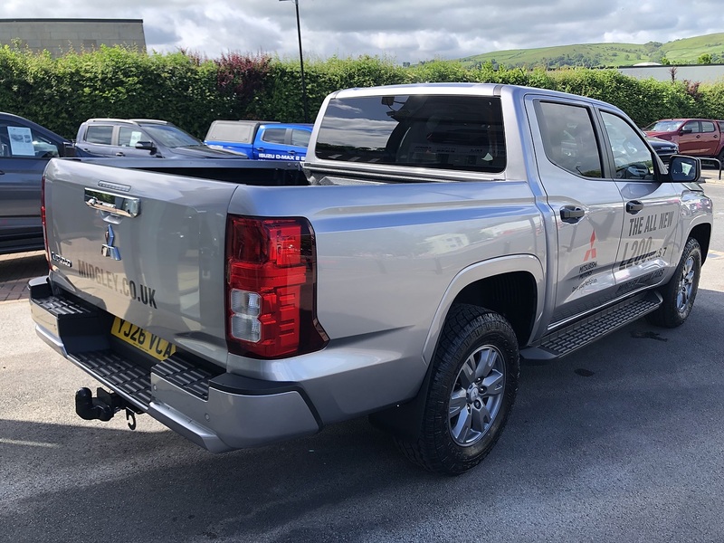 Mitsubishi Titan Pickup 2.4 Automatic Diesel