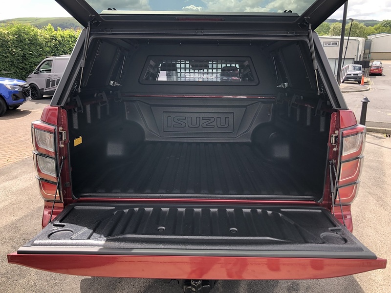 Isuzu 1.9 TD V-Cross Commercial Pickup 4dr Diesel Auto 4WD Euro 6 (s/s) (164 ps)