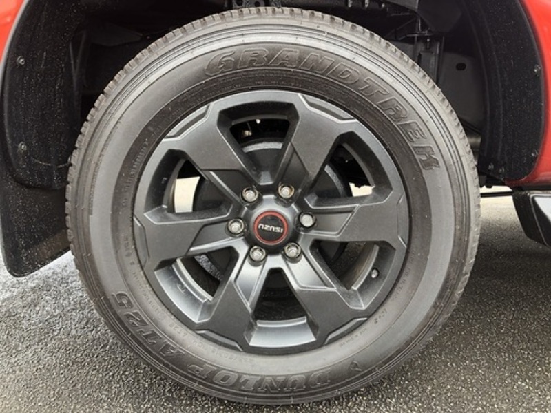 Isuzu 1.9 TD V-Cross Commercial Pickup 4dr Diesel Auto 4WD Euro 6 (s/s) (164 ps)