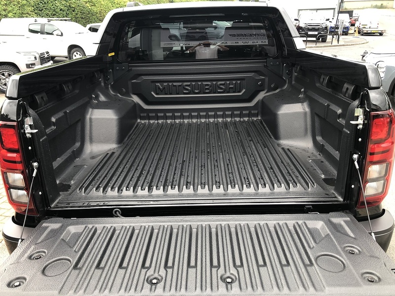 Mitsubishi Barbarian 2.4 Pickup Automatic Diesel