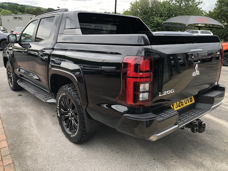 Mitsubishi Barbarian 2.4 Pickup Automatic Diesel