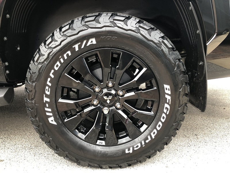 Mitsubishi Barbarian 2.4 Pickup Automatic Diesel