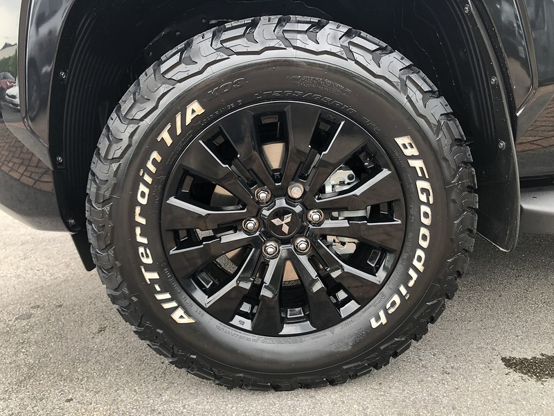 Mitsubishi Barbarian 2.4 Pickup Automatic Diesel