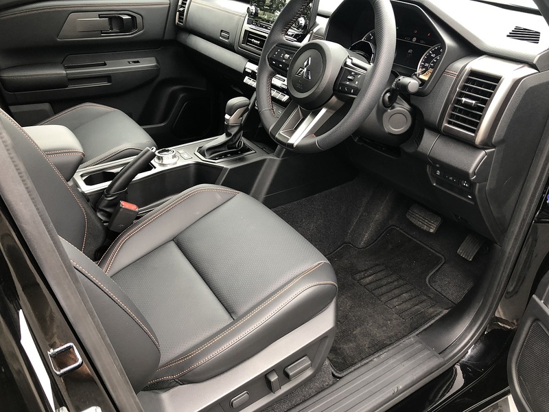 Mitsubishi Barbarian 2.4 Pickup Automatic Diesel