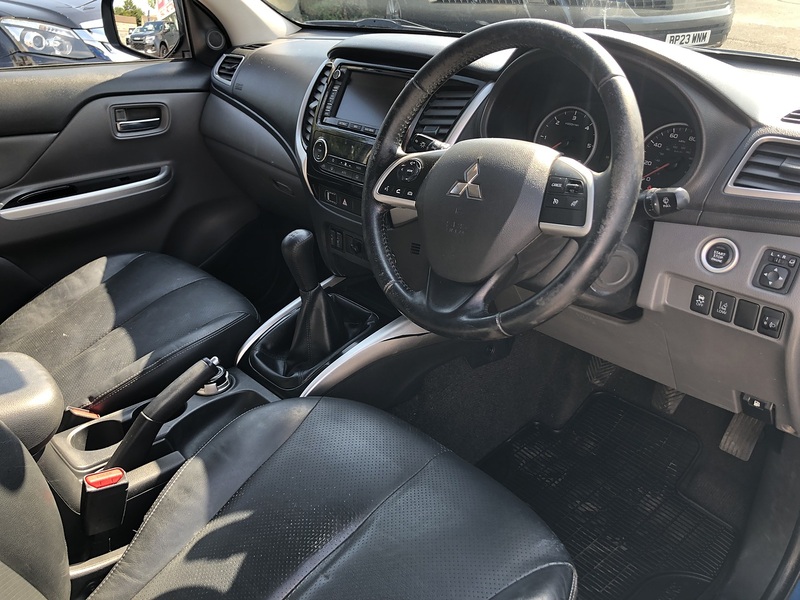 Mitsubishi 2.4 DI-D DC Warrior Pickup Double Cab 4dr Diesel Manual 4WD Euro 5 (178 ps)