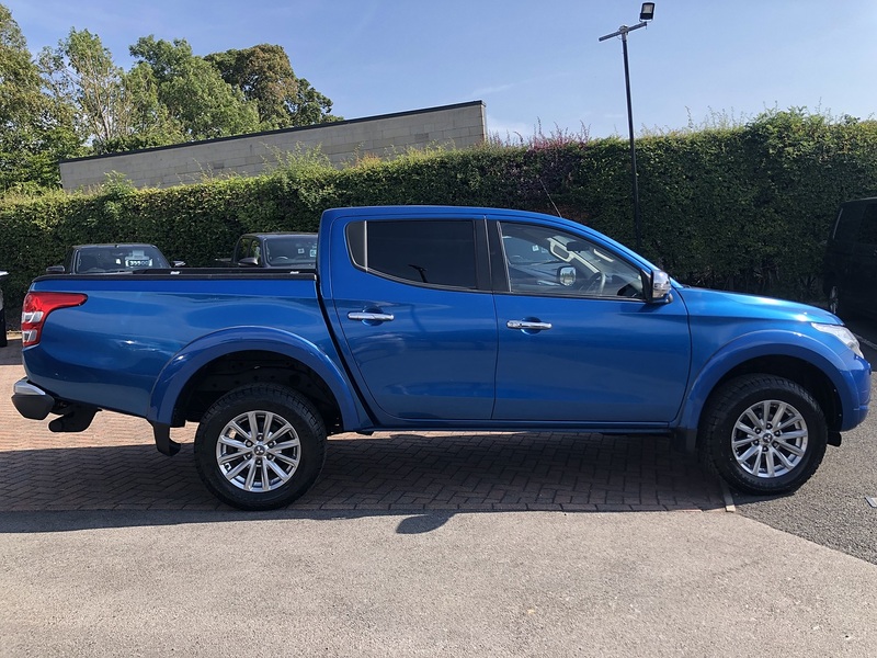 Mitsubishi 2.4 DI-D DC Warrior Pickup Double Cab 4dr Diesel Manual 4WD Euro 5 (178 ps)
