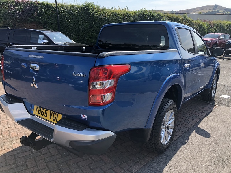 Mitsubishi 2.4 DI-D DC Warrior Pickup Double Cab 4dr Diesel Manual 4WD Euro 5 (178 ps)