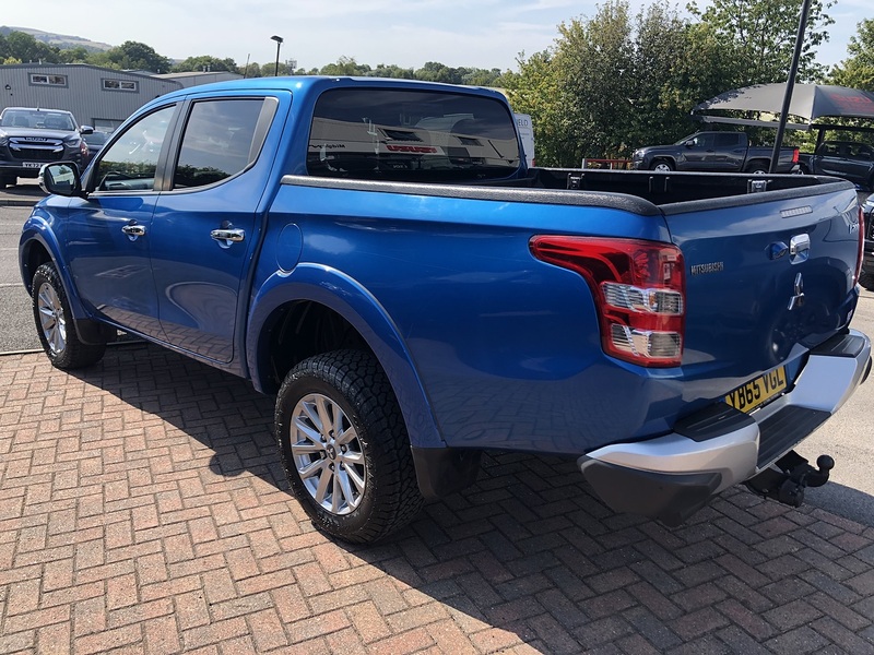 Mitsubishi 2.4 DI-D DC Warrior Pickup Double Cab 4dr Diesel Manual 4WD Euro 5 (178 ps)