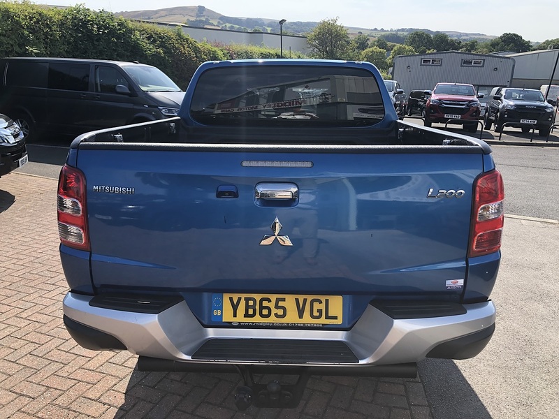 Mitsubishi 2.4 DI-D DC Warrior Pickup Double Cab 4dr Diesel Manual 4WD Euro 5 (178 ps)