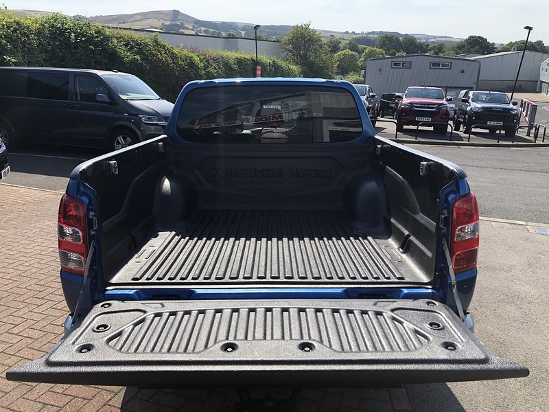 Mitsubishi 2.4 DI-D DC Warrior Pickup Double Cab 4dr Diesel Manual 4WD Euro 5 (178 ps)