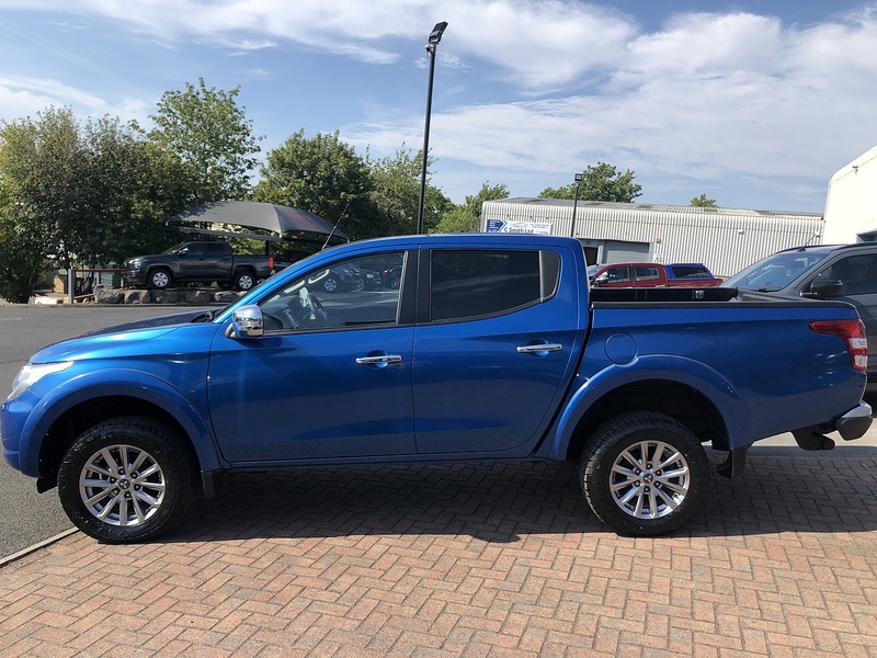 Mitsubishi 2.4 DI-D DC Warrior Pickup Double Cab 4dr Diesel Manual 4WD Euro 5 (178 ps)