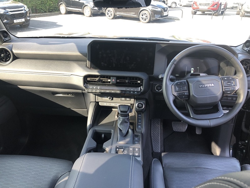 Toyota 2.8D Invincible SUV 5dr Diesel Auto 4WD Euro 6 (s/s) (LWB) (204 ps)