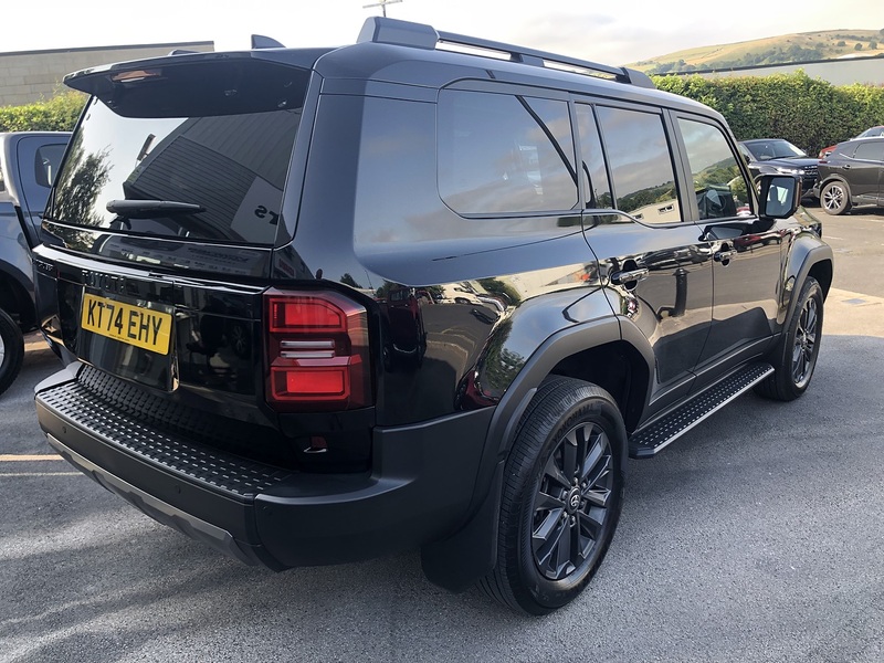 Toyota 2.8D Invincible SUV 5dr Diesel Auto 4WD Euro 6 (s/s) (LWB) (204 ps)